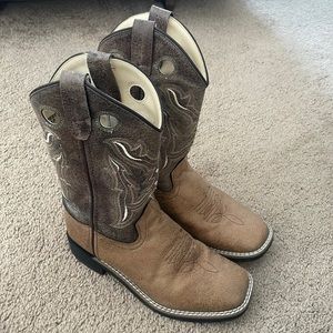 Boys size 3 Old West cowboy boots.  Excellent condition
